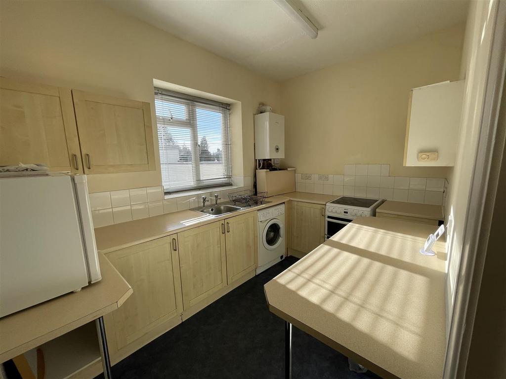 Flat 2 (2).JPG