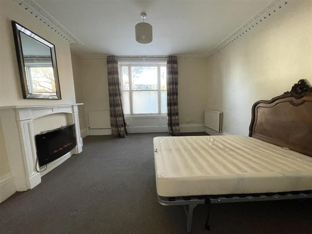 Flat 2 (3).JPG
