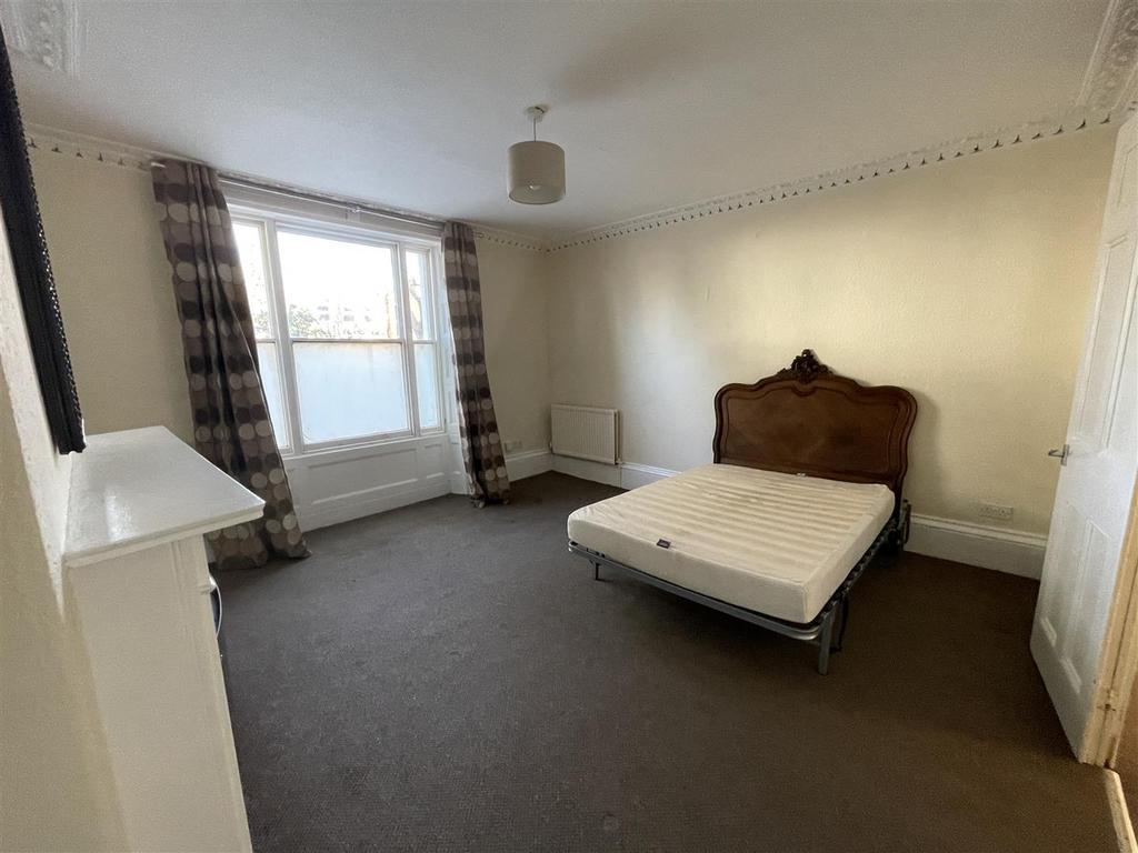 Flat 2 (4).JPG