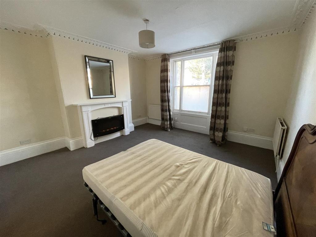 Flat 2 (5).JPG