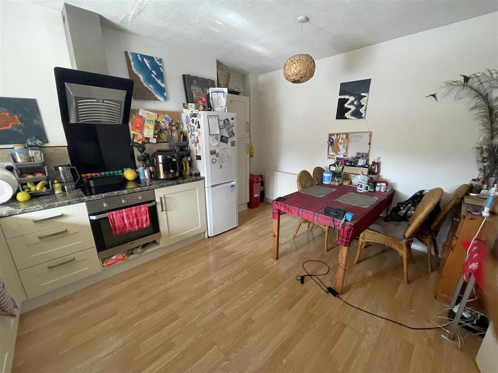 Flat 4 (5).JPG