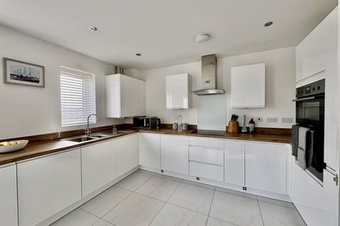 2 bedroom flat for sale, Harebell Road, Bristol BS16