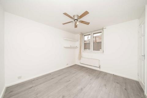 2 bedroom flat to rent, Hamilton Square, London SE1