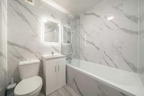 2 bedroom flat to rent, Hamilton Square, London SE1