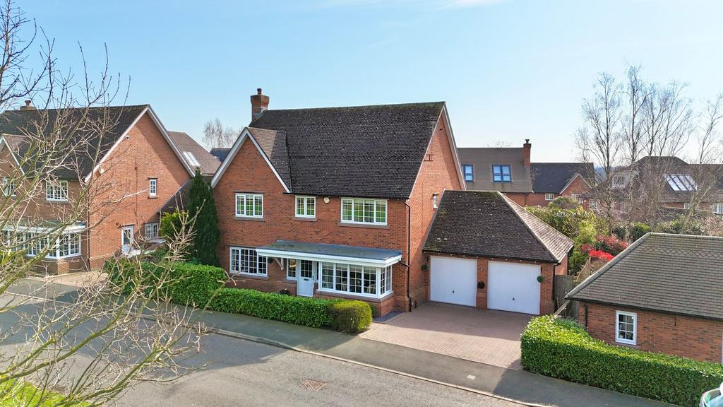 5 bedroom detached house for sale