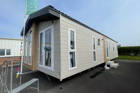 2 bedroom park home for sale, Unity Beach