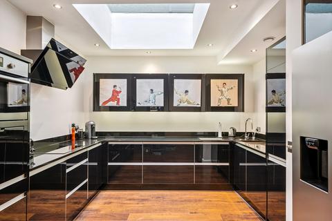 3 bedroom terraced house to rent, Petersham Mews, South Kensington, London SW7