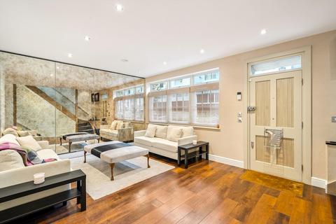 3 bedroom terraced house to rent, Petersham Mews, South Kensington, London SW7