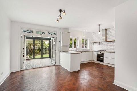 4 bedroom terraced house to rent, Queensville Road, London SW12