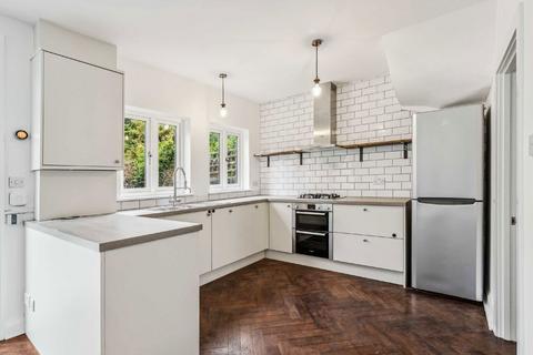 4 bedroom terraced house to rent, Queensville Road, London SW12