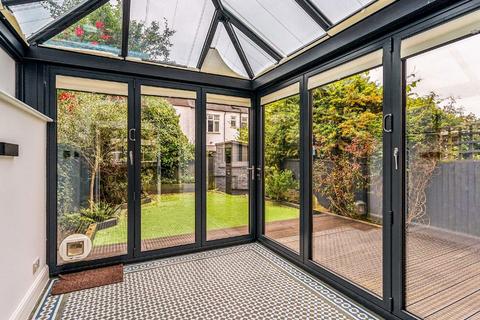 4 bedroom terraced house to rent, Queensville Road, London SW12