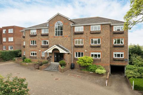 2 bedroom flat for sale, Oatlands Drive, Weybridge, KT13