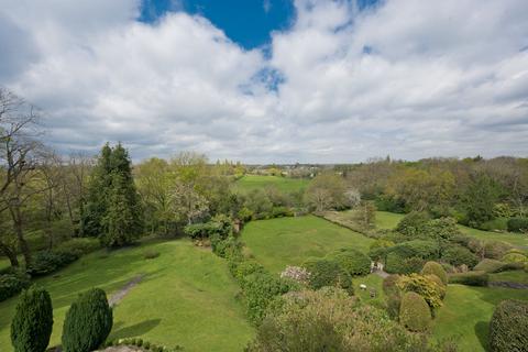 2 bedroom flat for sale, Oatlands Drive, Weybridge, KT13