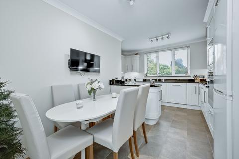 2 bedroom flat for sale, Oatlands Drive, Weybridge, KT13