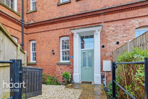3 bedroom townhouse for sale, Gainsford Road, Leicester