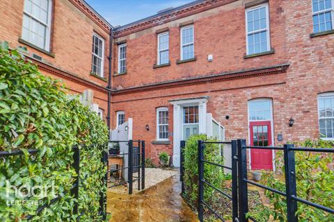 3 bedroom townhouse for sale, Gainsford Road, Leicester