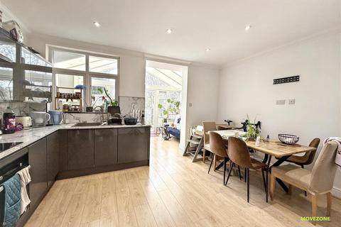 3 bedroom house to rent, Haywood Road, Bromley, BR2