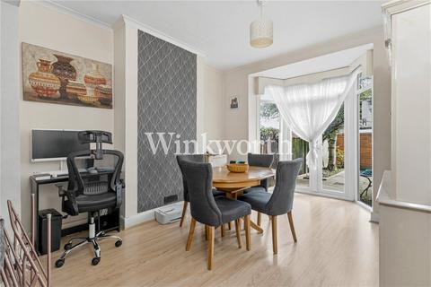 3 bedroom terraced house for sale, The Larches, London, N13