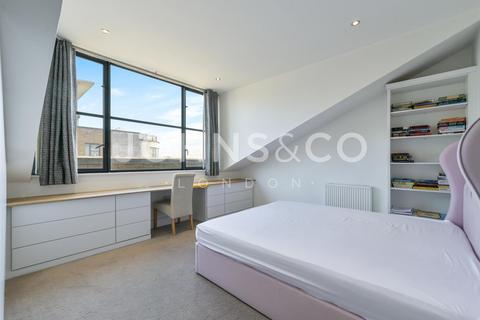 undefined, Town Meadow, Ferry Quays, Brentford, TW8