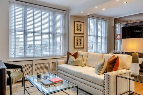 Studio to rent, Hill Street W1