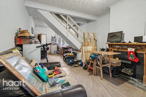 2 bedroom end of terrace house for sale, Clifton Road, Leicester