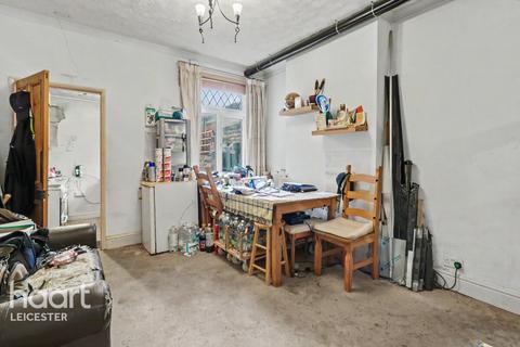 2 bedroom end of terrace house for sale, Clifton Road, Leicester