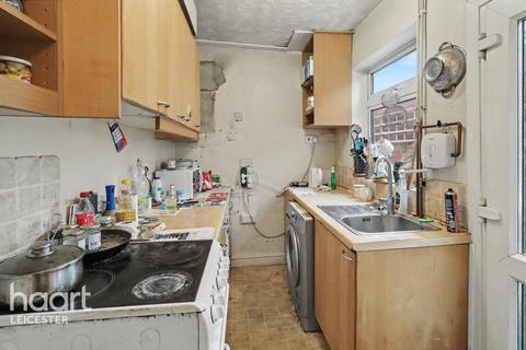 2 bedroom end of terrace house for sale, Clifton Road, Leicester