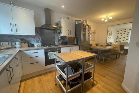 3 bedroom semi-detached house for sale, Tunwell Street, Bradford