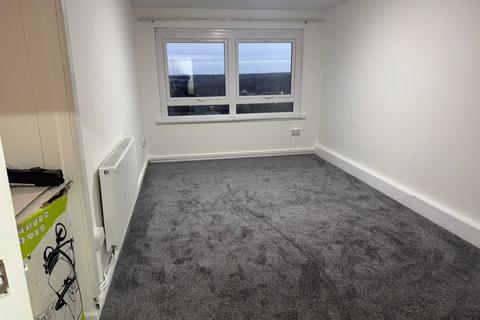 2 bedroom flat to rent, Mandley Park Avenue, Salford M7
