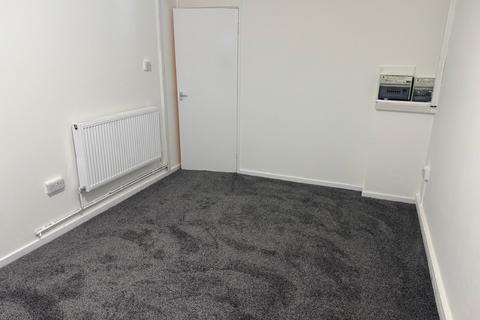 2 bedroom flat to rent, Mandley Park Avenue, Salford M7