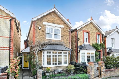 Summer Gardens, East Molesey, KT8