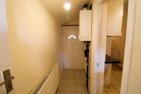 3 bedroom semi-detached house to rent, Royal Lane, Uxbridge UB8