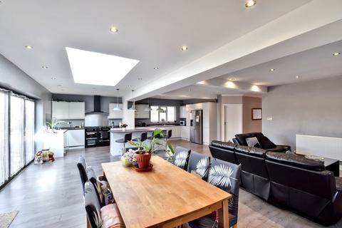 3 bedroom detached bungalow for sale, Chestnut Avenue, Walderslade, Chatham, ME5