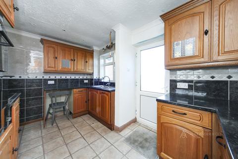 2 bedroom house to rent, Fareham Way, Dunstable LU5