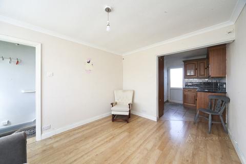 2 bedroom house to rent, Fareham Way, Dunstable LU5