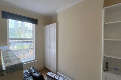 2 bedroom flat to rent, Yeldham Road, Flat B, London, W6