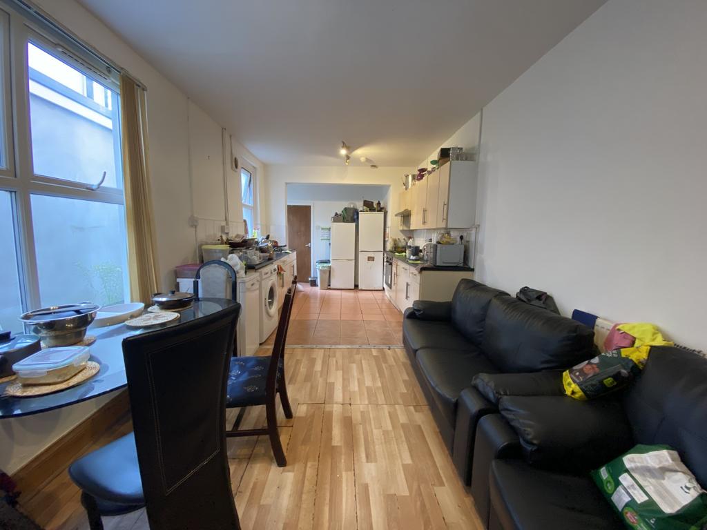 Lounge Kitchen