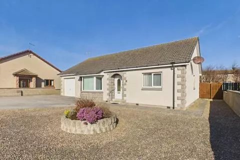 2 bedroom detached bungalow for sale
