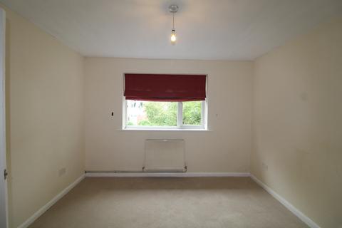 2 bedroom maisonette to rent, Fulham Close, Uxbridge UB10