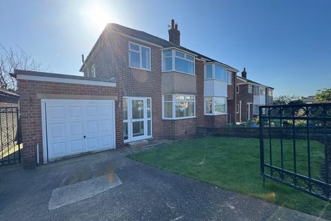 3 bedroom semi-detached house to rent, Queens Crescent, Ossett, West Yorkshire, WF5