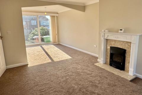 3 bedroom semi-detached house to rent, Queens Crescent, Ossett, West Yorkshire, WF5