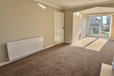 3 bedroom semi-detached house to rent, Queens Crescent, Ossett, West Yorkshire, WF5