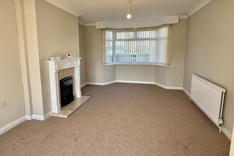 3 bedroom semi-detached house to rent, Queens Crescent, Ossett, West Yorkshire, WF5