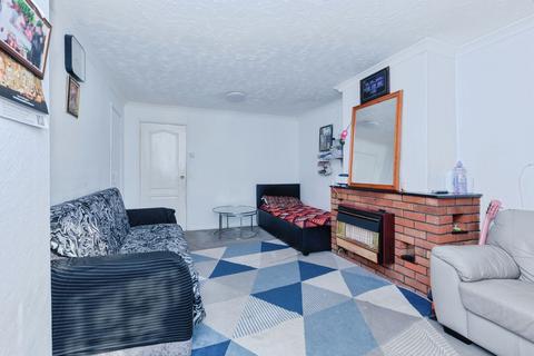 2 bedroom semi-detached house for sale, Roborough Green, Leicester, Leicestershire, LE5