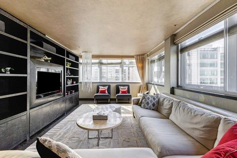 4 bedroom flat to rent, Brick Street, London, W1J