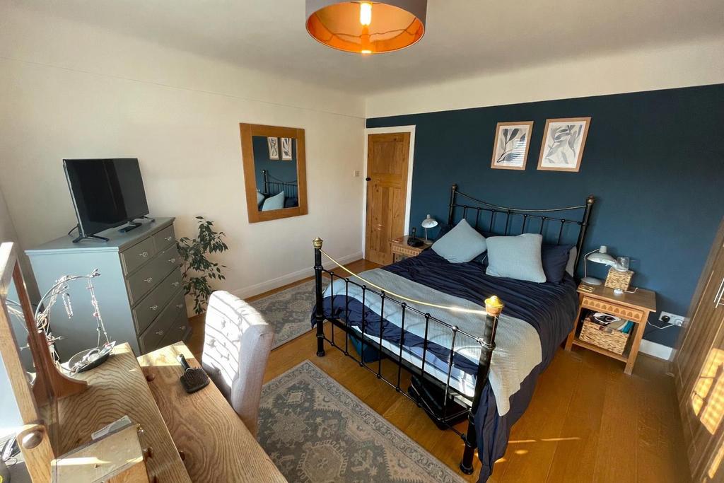 12 Whitehouse Bedroom.png