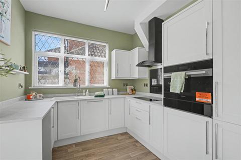 2 bedroom detached bungalow for sale, Warwick Road, Long Eaton