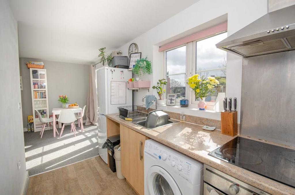Kitchen pic 2.jpg