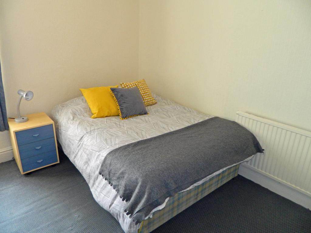 38 Alfred Bedroom1