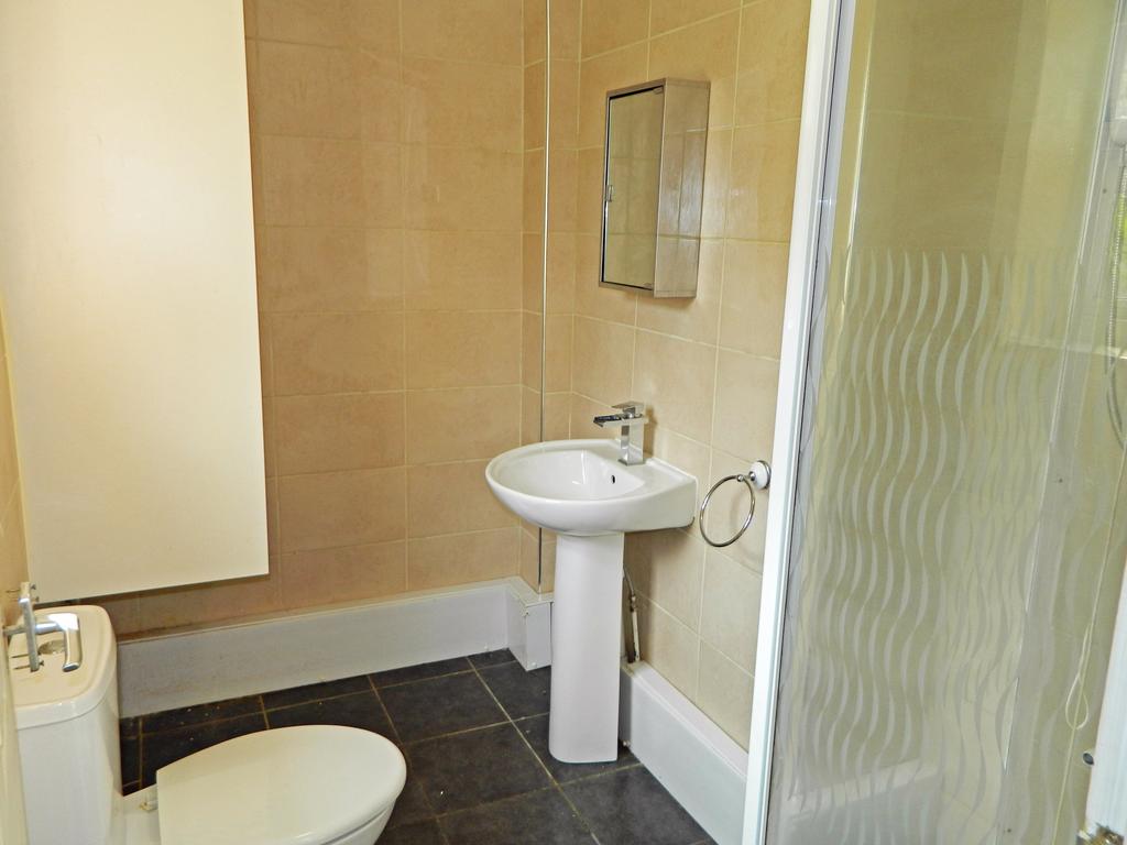38 Alfred Bathroom